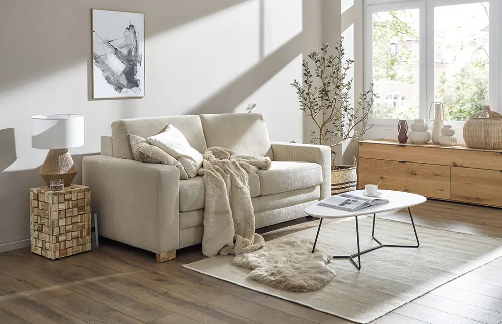 Kleines geräumiges Wohnzimmer